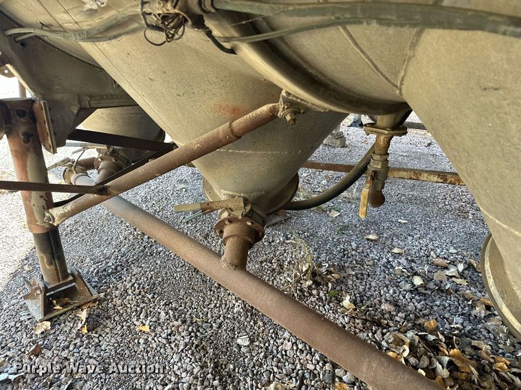 image for item DQ7397 1964 Fruehauf HAC X2  pneumatic dry bulk trailer