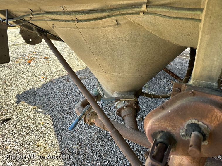 image for item DQ7397 1964 Fruehauf HAC X2  pneumatic dry bulk trailer