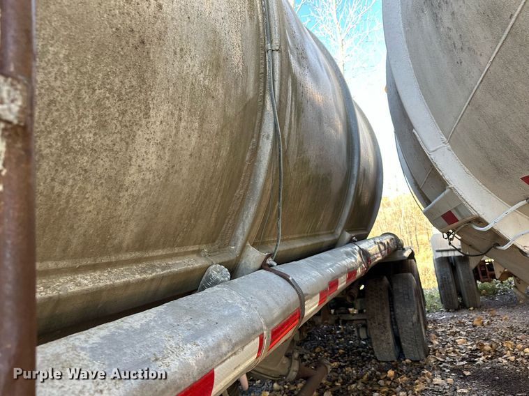 image for item DQ7397 1964 Fruehauf HAC X2  pneumatic dry bulk trailer