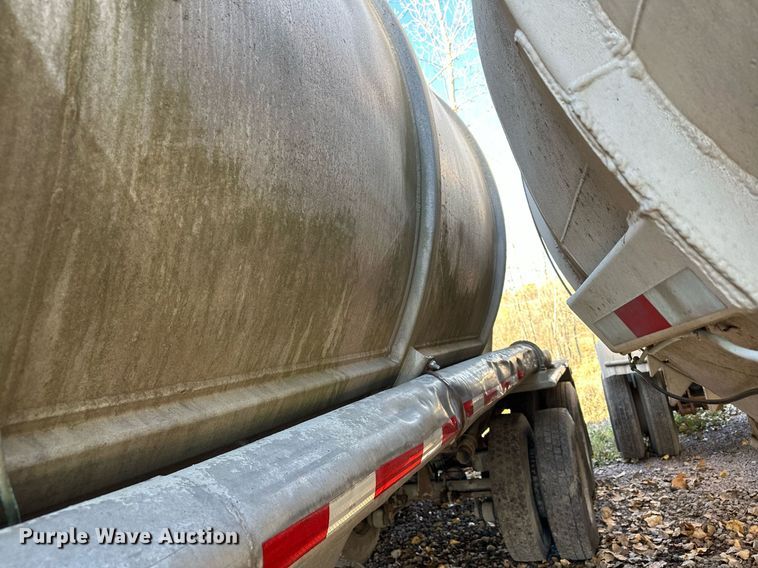 image for item DQ7397 1964 Fruehauf HAC X2  pneumatic dry bulk trailer