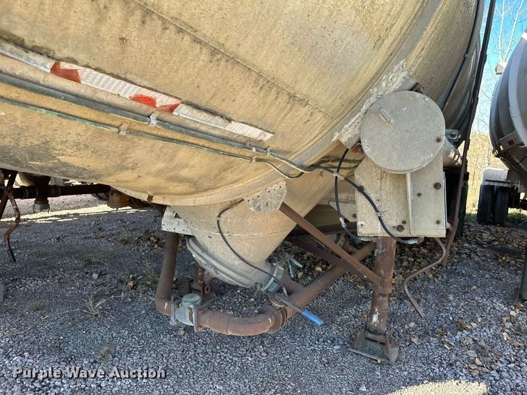 image for item DQ7397 1964 Fruehauf HAC X2  pneumatic dry bulk trailer