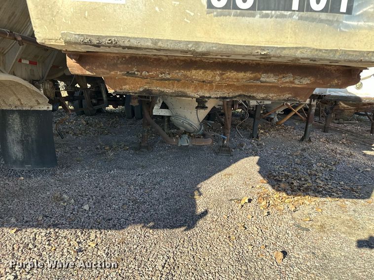 image for item DQ7397 1964 Fruehauf HAC X2  pneumatic dry bulk trailer