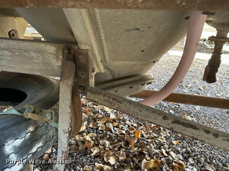 image for item DQ7397 1964 Fruehauf HAC X2  pneumatic dry bulk trailer