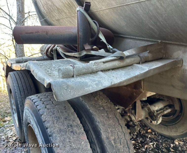 image for item DQ7397 1964 Fruehauf HAC X2  pneumatic dry bulk trailer