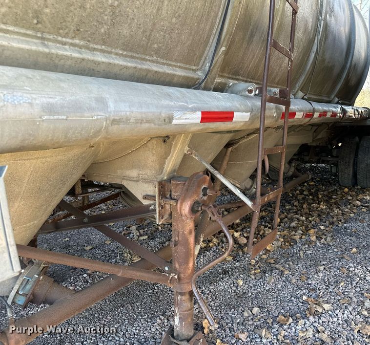 image for item DQ7397 1964 Fruehauf HAC X2  pneumatic dry bulk trailer