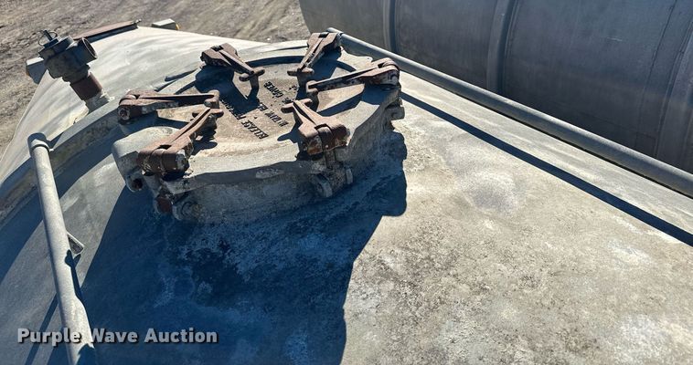 image for item DQ7397 1964 Fruehauf HAC X2  pneumatic dry bulk trailer