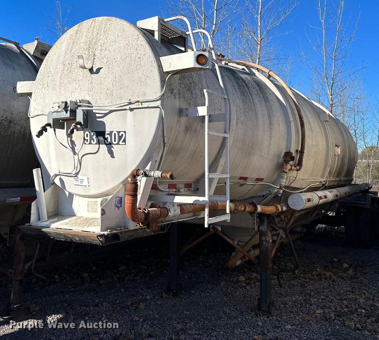 image for item DQ7398 1968 Buttler  pneumatic dry bulk trailer