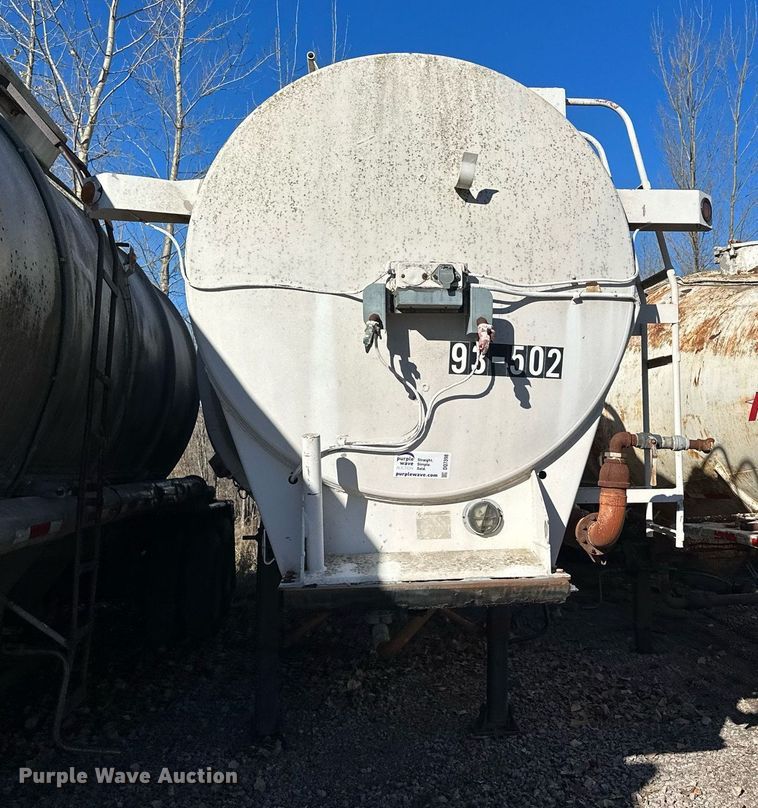 image for item DQ7398 1968 Buttler  pneumatic dry bulk trailer