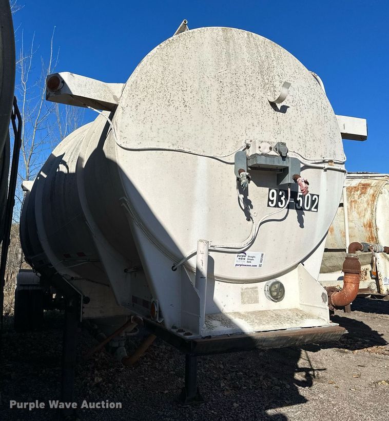 image for item DQ7398 1968 Buttler  pneumatic dry bulk trailer