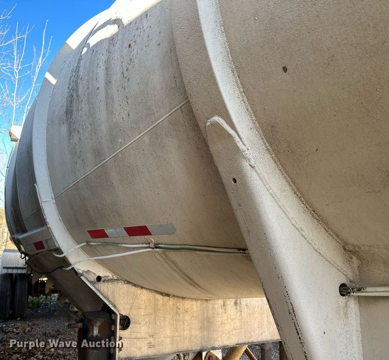 image for item DQ7398 1968 Buttler  pneumatic dry bulk trailer