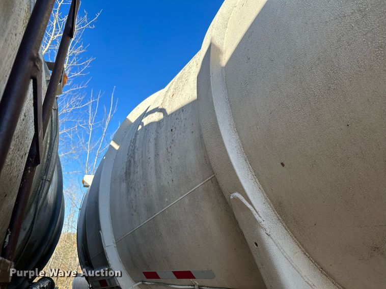 image for item DQ7398 1968 Buttler  pneumatic dry bulk trailer