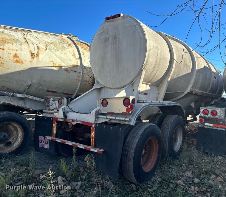 image for item DQ7398 1968 Buttler  pneumatic dry bulk trailer