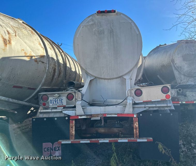 image for item DQ7398 1968 Buttler  pneumatic dry bulk trailer