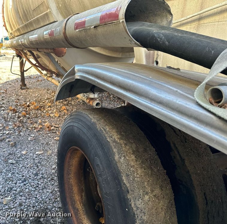 image for item DQ7398 1968 Buttler  pneumatic dry bulk trailer