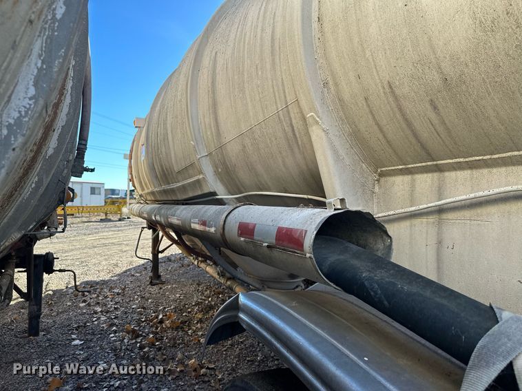 image for item DQ7398 1968 Buttler  pneumatic dry bulk trailer