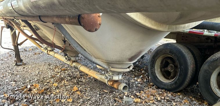 image for item DQ7398 1968 Buttler  pneumatic dry bulk trailer