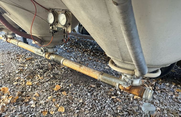 image for item DQ7398 1968 Buttler  pneumatic dry bulk trailer