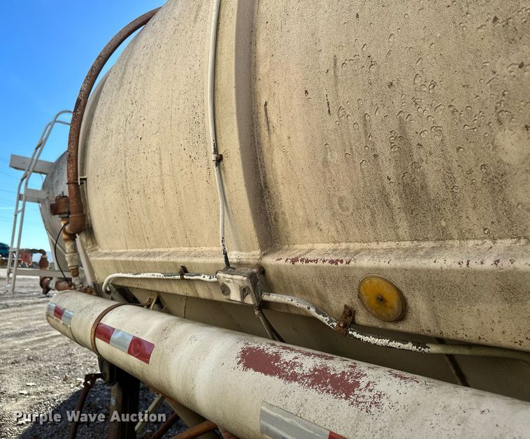 image for item DQ7398 1968 Buttler  pneumatic dry bulk trailer