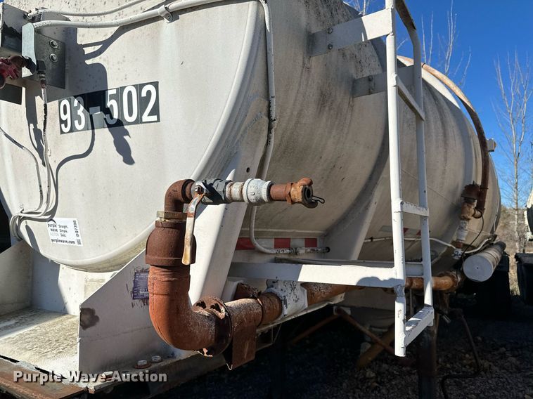 image for item DQ7398 1968 Buttler  pneumatic dry bulk trailer