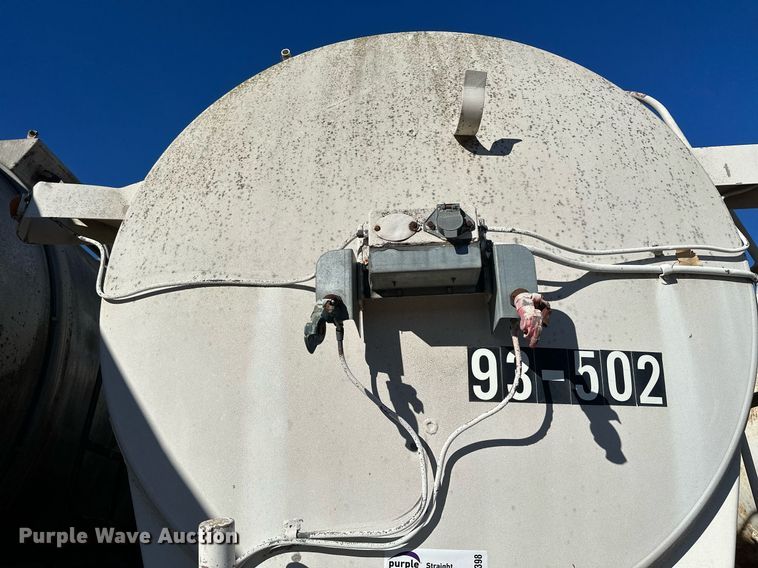 image for item DQ7398 1968 Buttler  pneumatic dry bulk trailer