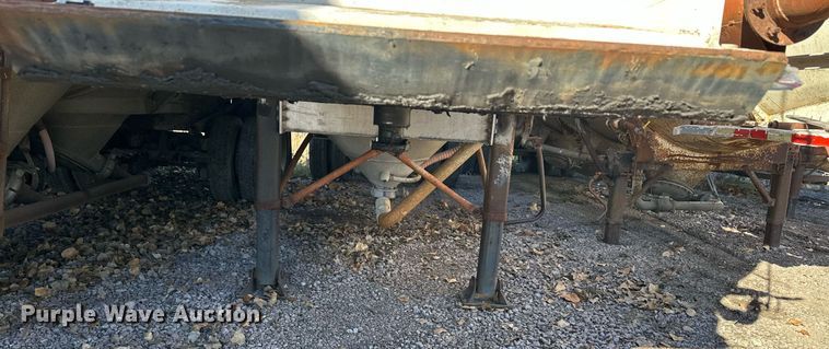 image for item DQ7398 1968 Buttler  pneumatic dry bulk trailer