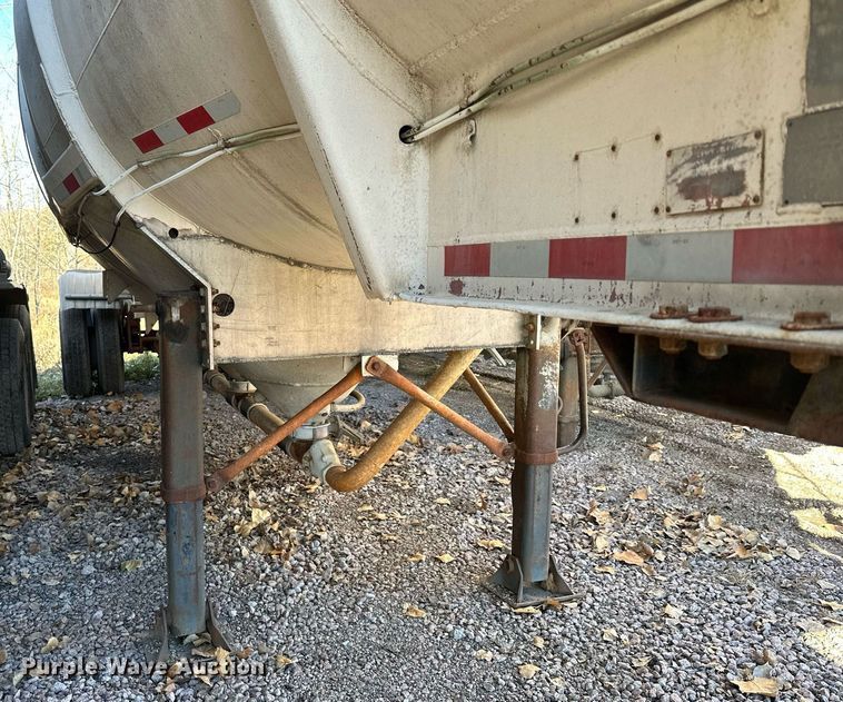 image for item DQ7398 1968 Buttler  pneumatic dry bulk trailer