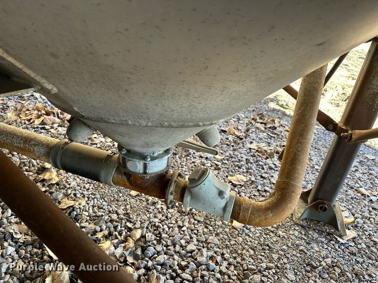 image for item DQ7398 1968 Buttler  pneumatic dry bulk trailer