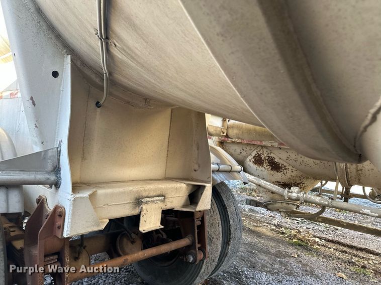 image for item DQ7398 1968 Buttler  pneumatic dry bulk trailer