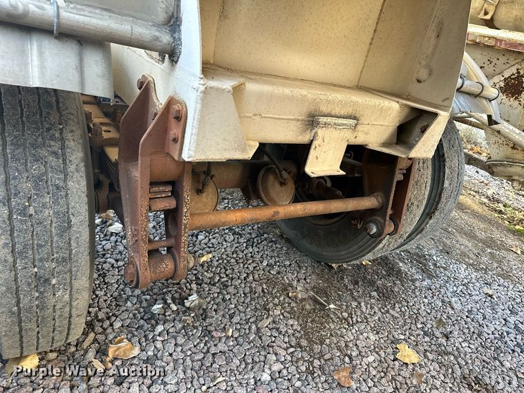 image for item DQ7398 1968 Buttler  pneumatic dry bulk trailer