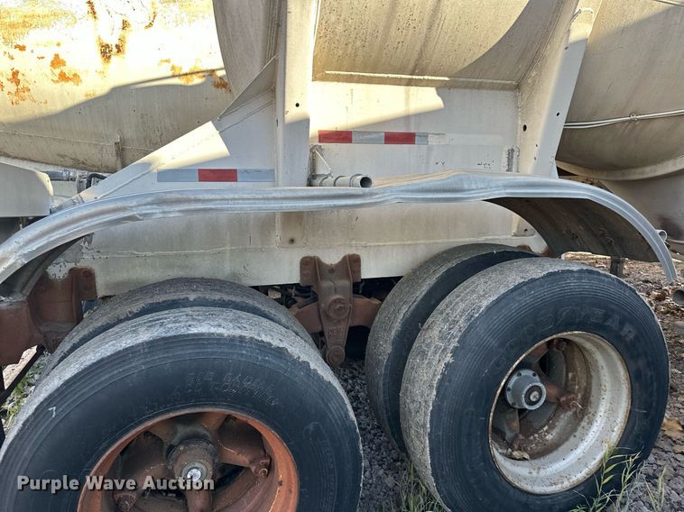 image for item DQ7398 1968 Buttler  pneumatic dry bulk trailer