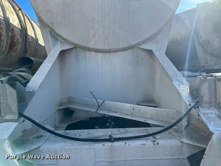 image for item DQ7398 1968 Buttler  pneumatic dry bulk trailer