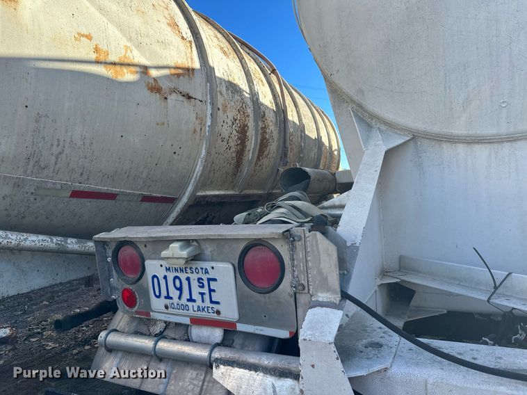 image for item DQ7398 1968 Buttler  pneumatic dry bulk trailer