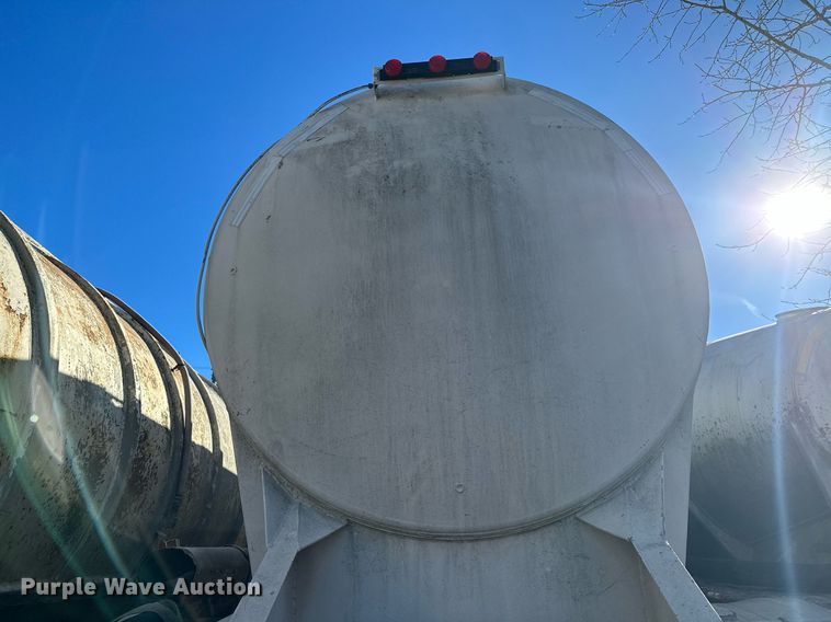 image for item DQ7398 1968 Buttler  pneumatic dry bulk trailer