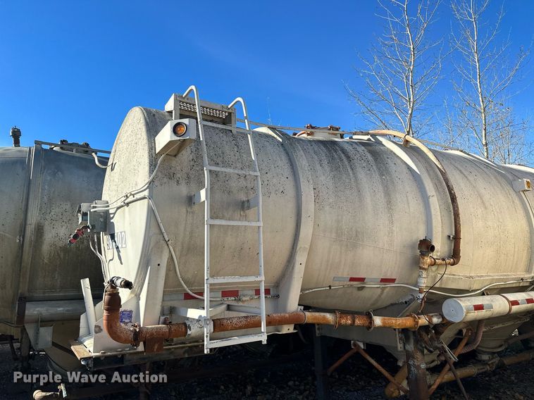 image for item DQ7398 1968 Buttler  pneumatic dry bulk trailer