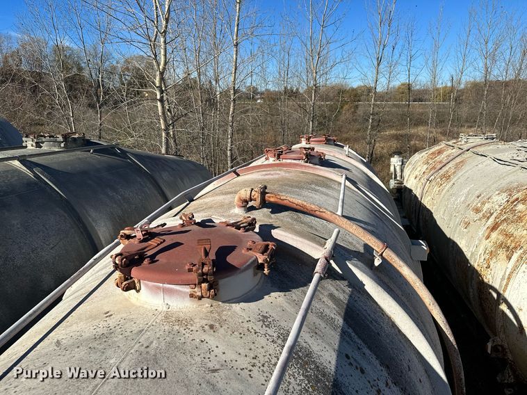 image for item DQ7398 1968 Buttler  pneumatic dry bulk trailer