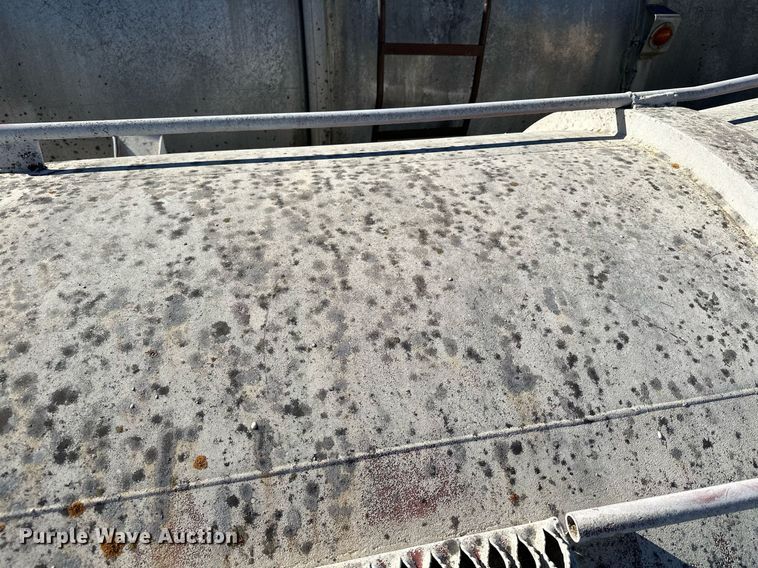 image for item DQ7398 1968 Buttler  pneumatic dry bulk trailer