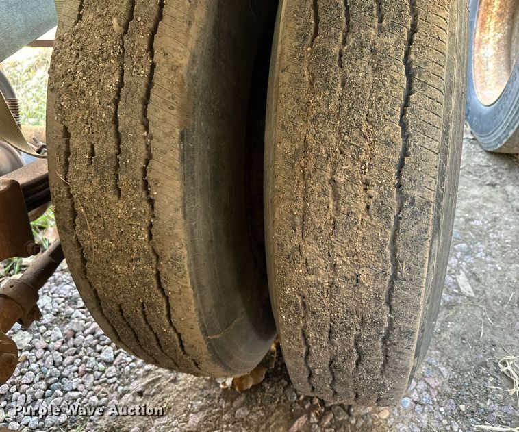 image for item DQ7398 1968 Buttler  pneumatic dry bulk trailer