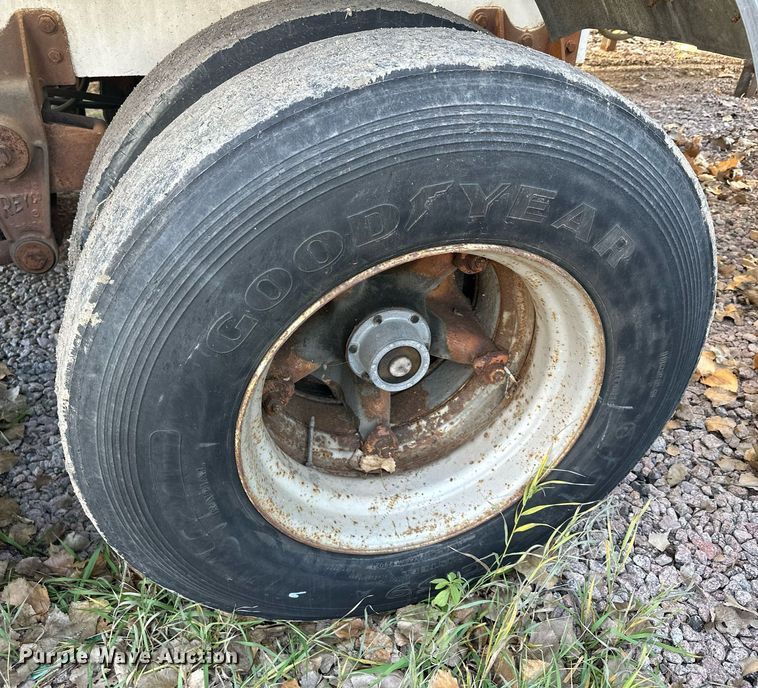 image for item DQ7398 1968 Buttler  pneumatic dry bulk trailer