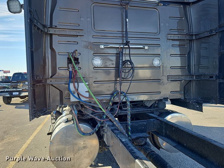 image for item DS5695 2020 Volvo VNR  semi truck