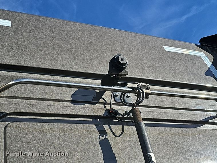 image for item DS5695 2020 Volvo VNR  semi truck