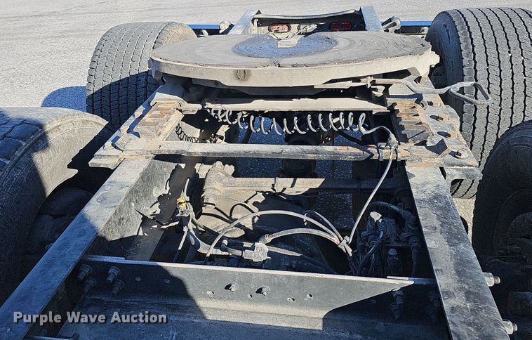 image for item DS5695 2020 Volvo VNR  semi truck