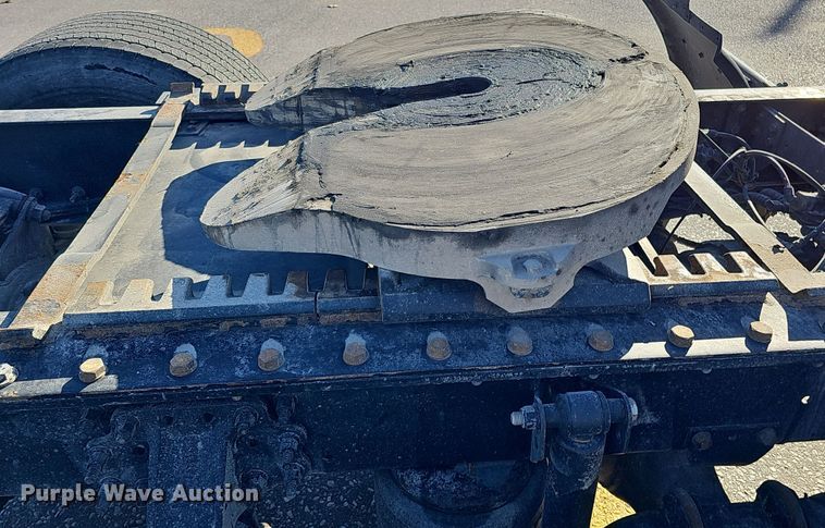 image for item DS5695 2020 Volvo VNR  semi truck