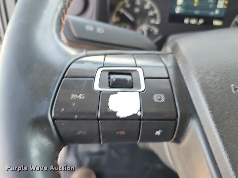 image for item DS5695 2020 Volvo VNR  semi truck