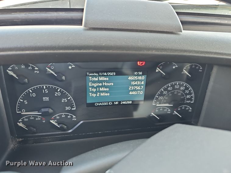 image for item DS5695 2020 Volvo VNR  semi truck