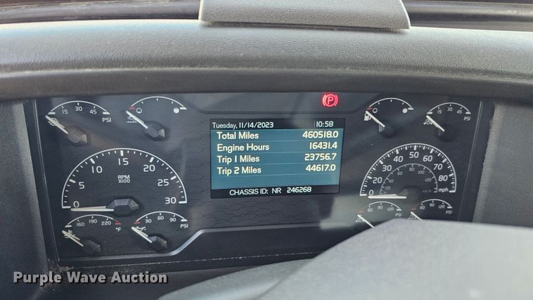 image for item DS5695 2020 Volvo VNR  semi truck