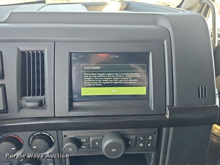 image for item DS5695 2020 Volvo VNR  semi truck