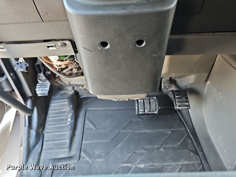 image for item DS5695 2020 Volvo VNR  semi truck