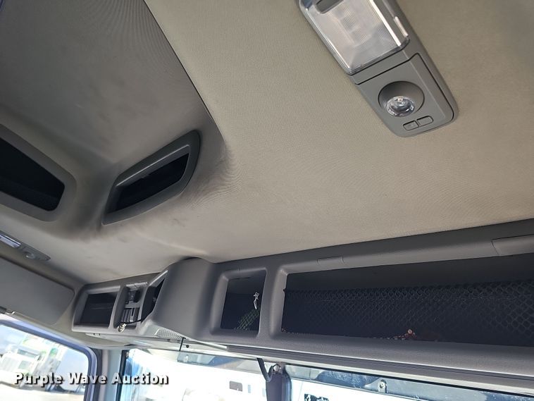 image for item DS5695 2020 Volvo VNR  semi truck