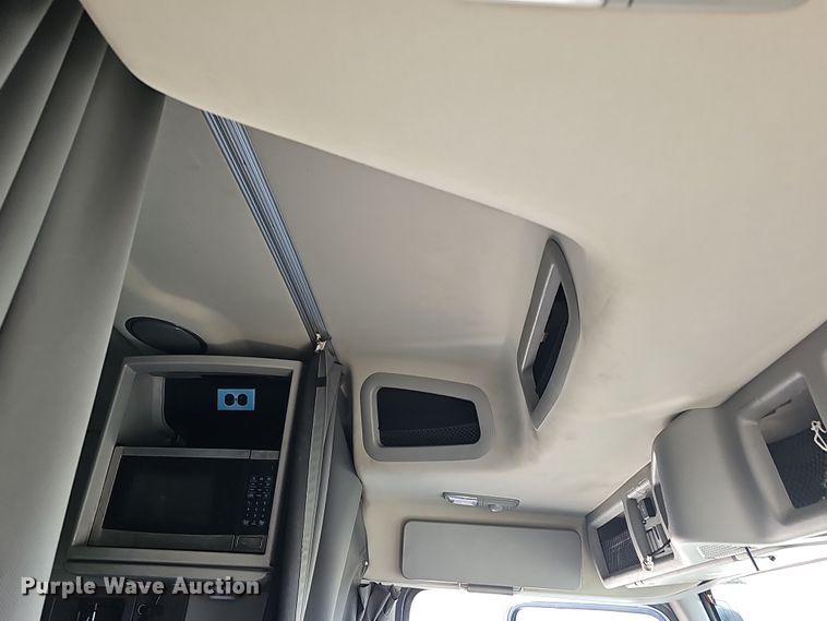 image for item DS5695 2020 Volvo VNR  semi truck