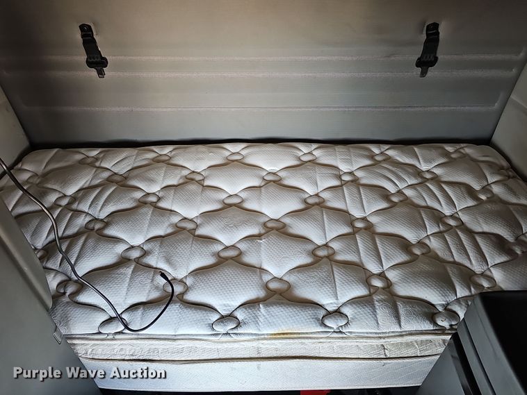 image for item DS5695 2020 Volvo VNR  semi truck